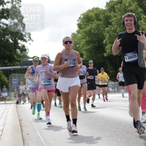 29.06.2025 - hella hamburg halbmarathon Jannik Wohlers http://msf.ph/oto/8155087 29.06.2025 10:16:41 Lombardsbrücke 1083, 1137, 1298, 1331, 1348, 1356, 1553, 2225, 2908, 3210, 3464, 3466, 3622, 5023, 5390, 5929, 5930, 5995, 7114, 7115, 7257, 7345, 7360, 7376, 7924, 7928, 8253, 8263, 8513, 8558, 8983, 9647, 10165, 10735, 10926, 11410, 12043, 12100, 12166, 12252, 12289, 12640, 13206, 13605, 14597, 14950, 15140, 15381, 15564, 15613, 15713, 16447, 16459, 16704, 16709, 16817, 17010, 17449, 17661, 17741, 17984, 18108, 18571 meine-sportfotos.de