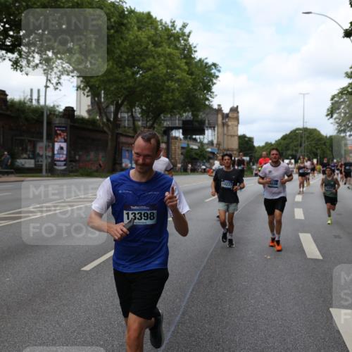 29.06.2025 - hella hamburg halbmarathon Yannick Fuchs http://msf.ph/oto/8155097 29.06.2025 10:38:00 20KM 3109, 3116, 3124, 3146, 3437, 3697, 3928, 4080, 5506, 5692, 6495, 7093, 7185, 7451, 7635, 8664, 9043, 9114, 9931, 10237, 10246, 10493, 11648, 11778, 11848, 12327, 12438, 12623, 12657, 12776, 13348, 13398, 13897, 14210, 14690, 15383, 15932, 16105, 16314, 16338, 16648, 16720, 16997, 17391, 17403, 17516, 18678, 18775, 19038, 19051, 19090 meine-sportfotos.de