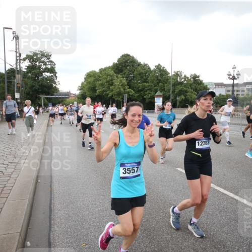 29.06.2025 - hella hamburg halbmarathon Jannik Wohlers http://msf.ph/oto/8155129 29.06.2025 10:53:38 Lombardsbrücke 1017, 1263, 1687, 1744, 1779, 1789, 2079, 2372, 2600, 2761, 2854, 3079, 3187, 3188, 3249, 3465, 3467, 3557, 4323, 4685, 4838, 5430, 5804, 5898, 5964, 6192, 6468, 6583, 6988, 7614, 8867, 8924, 9138, 9203, 9503, 9572, 11390, 11472, 11769, 11830, 12283, 12429, 12611, 12898, 13034, 13350, 13368, 13850, 14171, 14177, 14386, 14416, 14596, 14665, 15191, 15318, 15791, 16691, 16839, 16888, 16930, 17309, 17487, 17622, 18348, 18365, 18904, 19019 meine-sportfotos.de