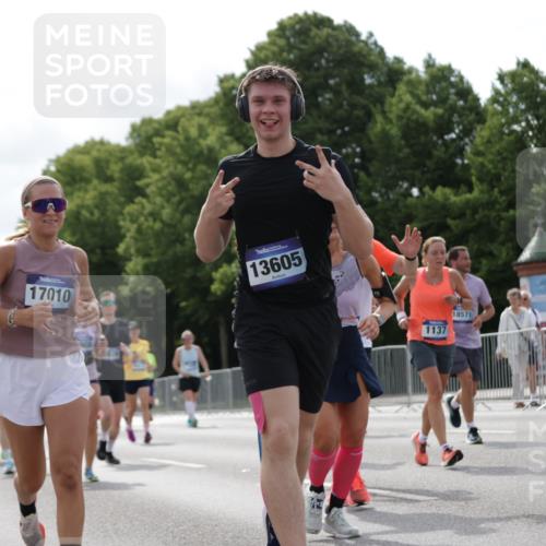 29.06.2025 - hella hamburg halbmarathon Jannik Wohlers http://msf.ph/oto/8155140 29.06.2025 10:16:42 Lombardsbrücke 1083, 1137, 1298, 1331, 1348, 1356, 1553, 2225, 2908, 3210, 3464, 3466, 3622, 5023, 5390, 5929, 5930, 5995, 6126, 6522, 7114, 7115, 7257, 7345, 7376, 7924, 7928, 8253, 8263, 8513, 8558, 8983, 9647, 10165, 10735, 10926, 11410, 12042, 12043, 12100, 12166, 12252, 12289, 12640, 13206, 13605, 14597, 14950, 15140, 15381, 15564, 15613, 16447, 16459, 16704, 16709, 16817, 17010, 17449, 17661, 17741, 17984, 18108, 18571 meine-sportfotos.de
