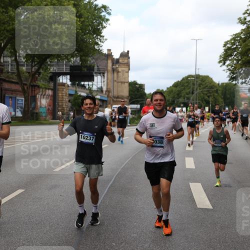 29.06.2025 - hella hamburg halbmarathon Yannick Fuchs http://msf.ph/oto/8155147 29.06.2025 10:38:00 20KM 3109, 3116, 3124, 3146, 3437, 3697, 3928, 4080, 5506, 5692, 6495, 7093, 7185, 7451, 7635, 8664, 9043, 9114, 9931, 10237, 10246, 10493, 11648, 11778, 11848, 12327, 12438, 12623, 12657, 12776, 13348, 13398, 13897, 14210, 14690, 15383, 15932, 16105, 16314, 16338, 16648, 16720, 16997, 17391, 17403, 17516, 18678, 18775, 19038, 19051, 19090 meine-sportfotos.de