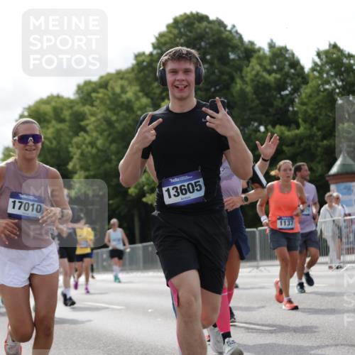 29.06.2025 - hella hamburg halbmarathon Jannik Wohlers http://msf.ph/oto/8155153 29.06.2025 10:16:42 Lombardsbrücke 1083, 1137, 1298, 1331, 1348, 1356, 1553, 2225, 2908, 3210, 3464, 3466, 3622, 5023, 5390, 5929, 5930, 5995, 6126, 6522, 7114, 7115, 7257, 7345, 7376, 7924, 7928, 8253, 8263, 8513, 8558, 8983, 9647, 10165, 10735, 10926, 11410, 12042, 12043, 12100, 12166, 12252, 12289, 12640, 13206, 13605, 14597, 14950, 15140, 15381, 15564, 15613, 16447, 16459, 16704, 16709, 16817, 17010, 17449, 17661, 17741, 17984, 18108, 18571 meine-sportfotos.de