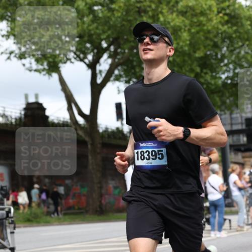 29.06.2025 - hella hamburg halbmarathon Yannick Fuchs http://msf.ph/oto/8155155 29.06.2025 10:58:10 20KM 1254, 1334, 2810, 3919, 4542, 6100, 7042, 7907, 8810, 8890, 9191, 9680, 10694, 12479, 12646, 13503, 13542, 13841, 13901, 14225, 14970, 15093, 15698, 15797, 16594, 17061, 17112, 17150, 17533, 17685, 17686, 18321, 18395, 18581, 19240 meine-sportfotos.de