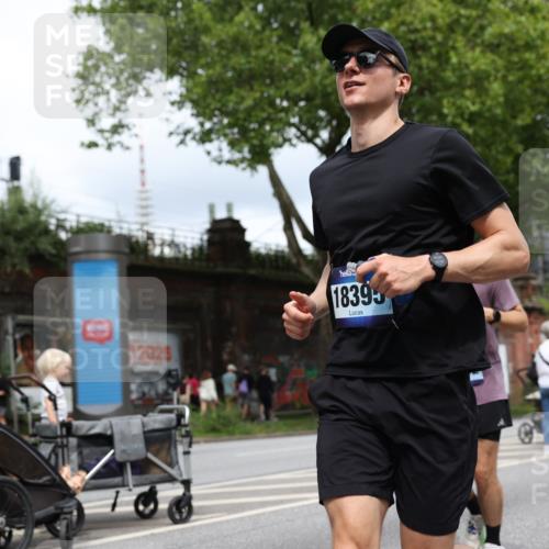29.06.2025 - hella hamburg halbmarathon Yannick Fuchs http://msf.ph/oto/8155172 29.06.2025 10:58:10 20KM 1254, 1334, 2810, 3919, 4542, 6100, 7042, 7907, 8810, 8890, 9191, 9680, 10694, 12479, 12646, 13503, 13542, 13841, 13901, 14225, 14970, 15093, 15698, 15797, 16594, 17061, 17112, 17150, 17533, 17685, 17686, 18321, 18395, 18581, 19240 meine-sportfotos.de