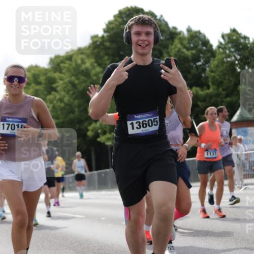 29.06.2025 - hella hamburg halbmarathon Jannik Wohlers http://msf.ph/oto/8155173 29.06.2025 10:16:42 Lombardsbrücke 1083, 1137, 1298, 1331, 1348, 1356, 1553, 2225, 2908, 3210, 3464, 3466, 3622, 5023, 5390, 5929, 5930, 5995, 6126, 6522, 7114, 7115, 7257, 7345, 7376, 7924, 7928, 8253, 8263, 8513, 8558, 8983, 9647, 10165, 10735, 10926, 11410, 12042, 12043, 12100, 12166, 12252, 12289, 12640, 13206, 13605, 14597, 14950, 15140, 15381, 15564, 15613, 16447, 16459, 16704, 16709, 16817, 17010, 17449, 17661, 17741, 17984, 18108, 18571 meine-sportfotos.de