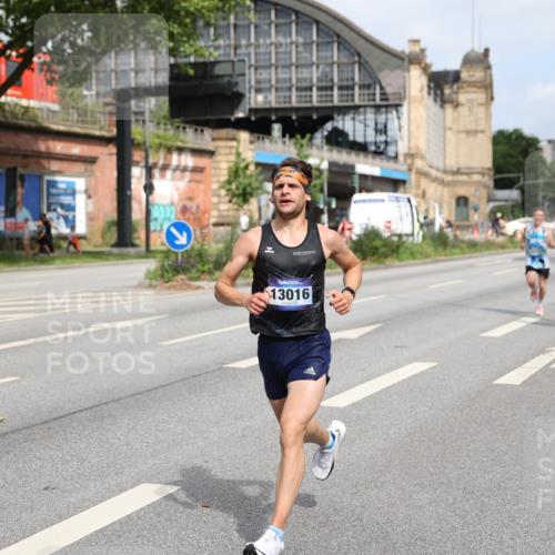 29.06.2025 - hella hamburg halbmarathon Yannick Fuchs http://msf.ph/oto/8155197 29.06.2025 10:15:02 20KM 2659, 4524, 13016, 14188, 19108 meine-sportfotos.de