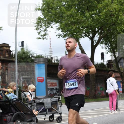 29.06.2025 - hella hamburg halbmarathon Yannick Fuchs http://msf.ph/oto/8155206 29.06.2025 10:58:11 20KM 1254, 1334, 2810, 3919, 4542, 6100, 7042, 7907, 8171, 8810, 8890, 9191, 9680, 9816, 10694, 11960, 12479, 12646, 13503, 13542, 13901, 14225, 14822, 14970, 15093, 15698, 15797, 16594, 16753, 17112, 17150, 17533, 17685, 17686, 18321, 18395, 18581, 18739, 19240 meine-sportfotos.de