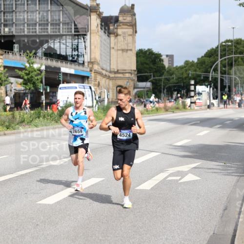 29.06.2025 - hella hamburg halbmarathon Yannick Fuchs http://msf.ph/oto/8155213 29.06.2025 10:15:04 20KM 2659, 4524, 13016, 14188, 19108 meine-sportfotos.de