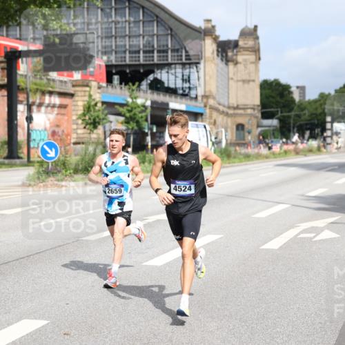 29.06.2025 - hella hamburg halbmarathon Yannick Fuchs http://msf.ph/oto/8155216 29.06.2025 10:15:04 20KM 2659, 4524, 13016, 14188, 19108 meine-sportfotos.de