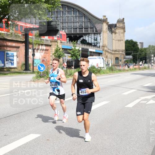 29.06.2025 - hella hamburg halbmarathon Yannick Fuchs http://msf.ph/oto/8155228 29.06.2025 10:15:05 20KM 2659, 4524, 13016, 14188, 19108 meine-sportfotos.de