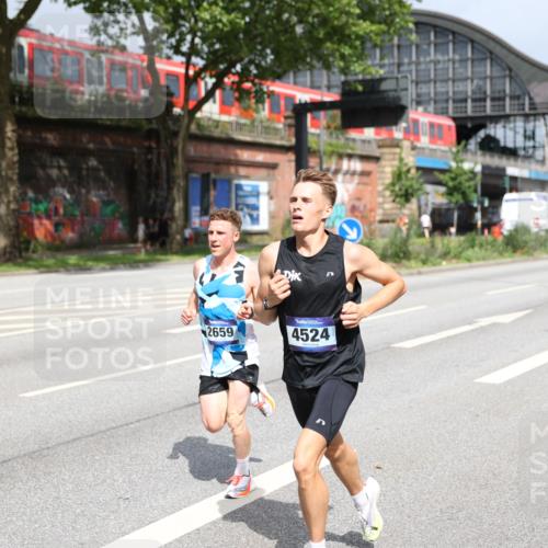 29.06.2025 - hella hamburg halbmarathon Yannick Fuchs http://msf.ph/oto/8155238 29.06.2025 10:15:05 20KM 2659, 4524, 13016, 14188, 19108 meine-sportfotos.de