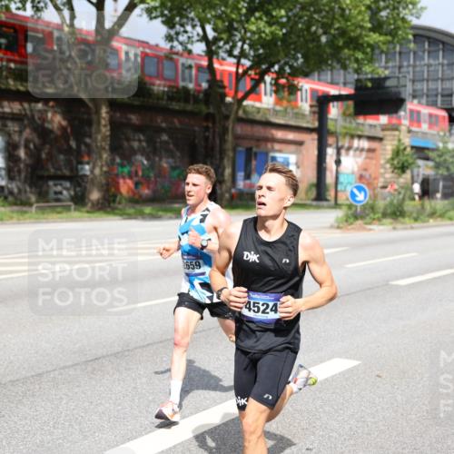 29.06.2025 - hella hamburg halbmarathon Yannick Fuchs http://msf.ph/oto/8155250 29.06.2025 10:15:05 20KM 2659, 4524, 13016, 14188, 19108 meine-sportfotos.de