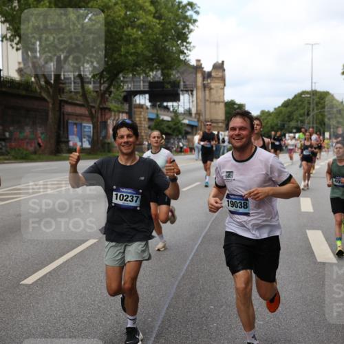 29.06.2025 - hella hamburg halbmarathon Yannick Fuchs http://msf.ph/oto/8155256 29.06.2025 10:38:01 20KM 3109, 3116, 3124, 3146, 3437, 3697, 3928, 4080, 5506, 5692, 6495, 7093, 7185, 7451, 8664, 9043, 9114, 9931, 10237, 10246, 10493, 11153, 11648, 11778, 11848, 12327, 12438, 12623, 12657, 12776, 13348, 13897, 14690, 15383, 15932, 16105, 16338, 16648, 16720, 16997, 17391, 17403, 17516, 18678, 18775, 19038, 19051, 19090 meine-sportfotos.de