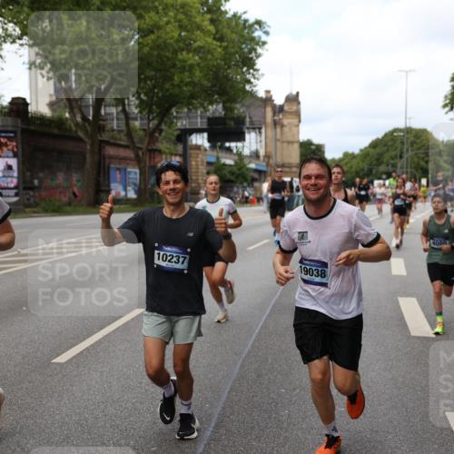 29.06.2025 - hella hamburg halbmarathon Yannick Fuchs http://msf.ph/oto/8155268 29.06.2025 10:38:01 20KM 3109, 3116, 3124, 3146, 3437, 3697, 3928, 4080, 5506, 5692, 6495, 7093, 7185, 7451, 8664, 9043, 9114, 9931, 10237, 10246, 10493, 11153, 11648, 11778, 11848, 12327, 12438, 12623, 12657, 12776, 13348, 13897, 14690, 15383, 15932, 16105, 16338, 16648, 16720, 16997, 17391, 17403, 17516, 18678, 18775, 19038, 19051, 19090 meine-sportfotos.de