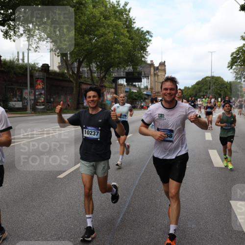29.06.2025 - hella hamburg halbmarathon Yannick Fuchs http://msf.ph/oto/8155302 29.06.2025 10:38:01 20KM 3109, 3116, 3124, 3146, 3437, 3697, 3928, 4080, 5506, 5692, 6495, 7093, 7185, 7451, 8664, 9043, 9114, 9931, 10237, 10246, 10493, 11153, 11648, 11778, 11848, 12327, 12438, 12623, 12657, 12776, 13348, 13897, 14690, 15383, 15932, 16105, 16338, 16648, 16720, 16997, 17391, 17403, 17516, 18678, 18775, 19038, 19051, 19090 meine-sportfotos.de