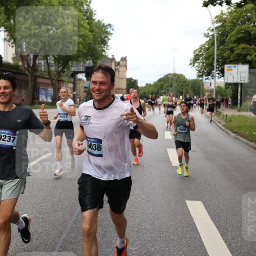 29.06.2025 - hella hamburg halbmarathon Yannick Fuchs http://msf.ph/oto/8155312 29.06.2025 10:38:02 20KM 3109, 3116, 3124, 3146, 3437, 3697, 3928, 4080, 5506, 5692, 6495, 7093, 7185, 7451, 8664, 9043, 9114, 9931, 10237, 10246, 10493, 11153, 11648, 11778, 11848, 12327, 12438, 12623, 12657, 12776, 13348, 13897, 14690, 15383, 15932, 16105, 16648, 16720, 16997, 17391, 17403, 17516, 18678, 18775, 19038, 19051, 19090 meine-sportfotos.de
