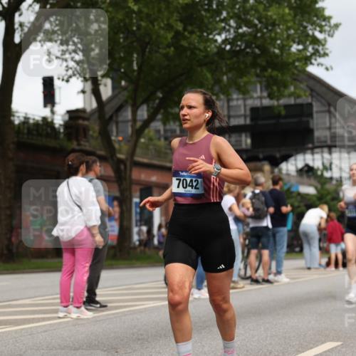 29.06.2025 - hella hamburg halbmarathon Yannick Fuchs http://msf.ph/oto/8155316 29.06.2025 10:58:12 20KM 1254, 1334, 2810, 3919, 4542, 6100, 7042, 7907, 8171, 8810, 8890, 9680, 9816, 10694, 11960, 12479, 12646, 13503, 13542, 13901, 14225, 14822, 14970, 15093, 15698, 15797, 16594, 16753, 17112, 17150, 17533, 17685, 17686, 18321, 18395, 18581, 18739, 19240 meine-sportfotos.de