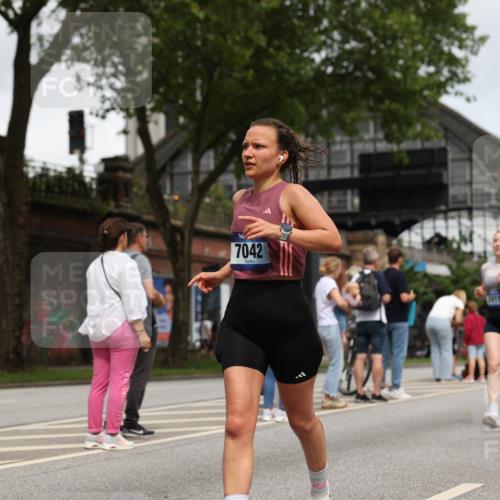 29.06.2025 - hella hamburg halbmarathon Yannick Fuchs http://msf.ph/oto/8155328 29.06.2025 10:58:12 20KM 1254, 1334, 2810, 3919, 4542, 6100, 7042, 7907, 8171, 8810, 8890, 9680, 9816, 10694, 11960, 12479, 12646, 13503, 13542, 13901, 14225, 14822, 14970, 15093, 15698, 15797, 16594, 16753, 17112, 17150, 17533, 17685, 17686, 18321, 18395, 18581, 18739, 19240 meine-sportfotos.de