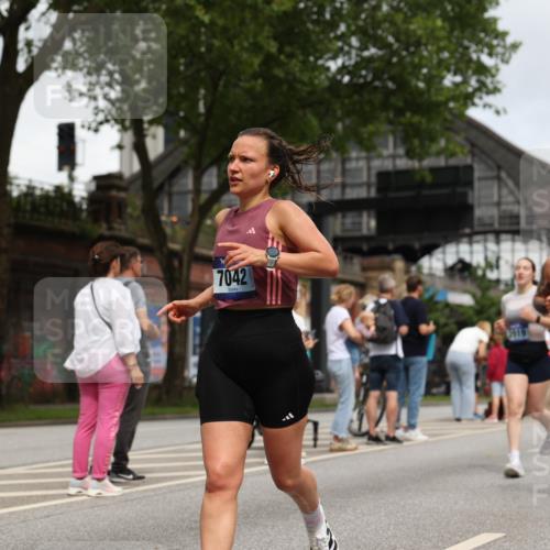 29.06.2025 - hella hamburg halbmarathon Yannick Fuchs http://msf.ph/oto/8155343 29.06.2025 10:58:13 20KM 1334, 2810, 3919, 4542, 6100, 7042, 7907, 8171, 8810, 8890, 9680, 9816, 10694, 11960, 12479, 12646, 13503, 13542, 13901, 14225, 14822, 14970, 15698, 15797, 16594, 16753, 17112, 17150, 17533, 17685, 17686, 18321, 18395, 18581, 18739, 19240 meine-sportfotos.de