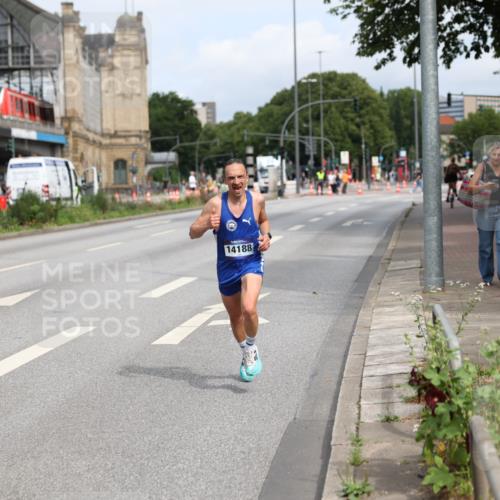 29.06.2025 - hella hamburg halbmarathon Yannick Fuchs http://msf.ph/oto/8155363 29.06.2025 10:15:22 20KM 9255, 14188, 18848 meine-sportfotos.de