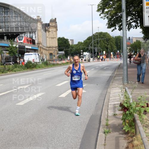 29.06.2025 - hella hamburg halbmarathon Yannick Fuchs http://msf.ph/oto/8155371 29.06.2025 10:15:22 20KM 9255, 14188, 18848 meine-sportfotos.de