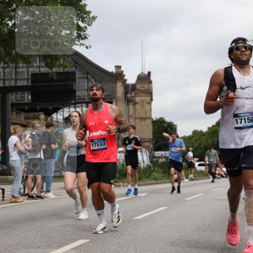 29.06.2025 - hella hamburg halbmarathon Yannick Fuchs http://msf.ph/oto/8155373 29.06.2025 10:58:13 20KM 1334, 2810, 3919, 4542, 6100, 7042, 7907, 8171, 8810, 8890, 9680, 9816, 10694, 11960, 12479, 12646, 13503, 13542, 13901, 14225, 14822, 14970, 15698, 15797, 16594, 16753, 17112, 17150, 17533, 17685, 17686, 18321, 18395, 18581, 18739, 19240 meine-sportfotos.de