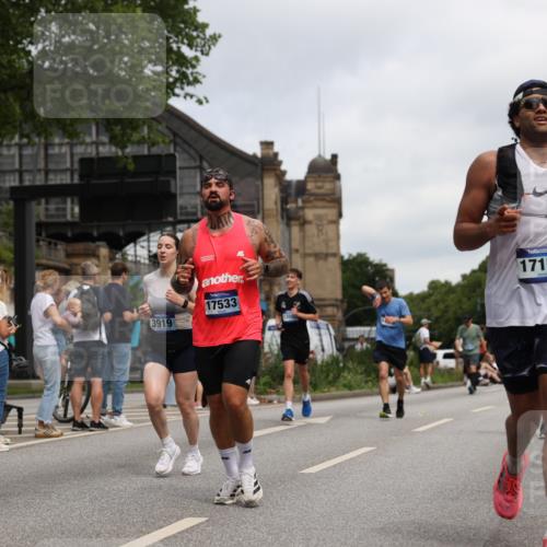 29.06.2025 - hella hamburg halbmarathon Yannick Fuchs http://msf.ph/oto/8155379 29.06.2025 10:58:13 20KM 1334, 2810, 3919, 4542, 6100, 7042, 7907, 8171, 8810, 8890, 9680, 9816, 10694, 11960, 12479, 12646, 13503, 13542, 13901, 14225, 14822, 14970, 15698, 15797, 16594, 16753, 17112, 17150, 17533, 17685, 17686, 18321, 18395, 18581, 18739, 19240 meine-sportfotos.de