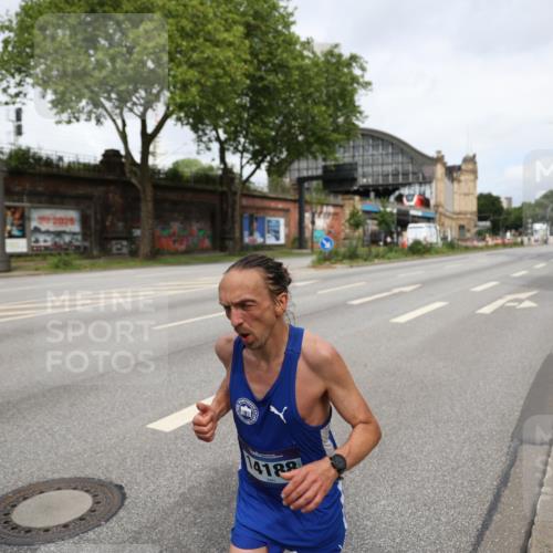 29.06.2025 - hella hamburg halbmarathon Yannick Fuchs http://msf.ph/oto/8155388 29.06.2025 10:15:23 20KM 9255, 14188, 18848 meine-sportfotos.de