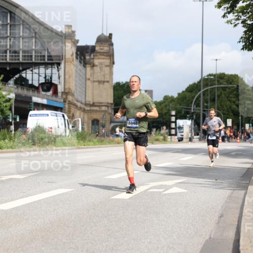 29.06.2025 - hella hamburg halbmarathon Yannick Fuchs http://msf.ph/oto/8155396 29.06.2025 10:15:39 20KM 54, 9255, 11829, 12678, 16245, 18848 meine-sportfotos.de