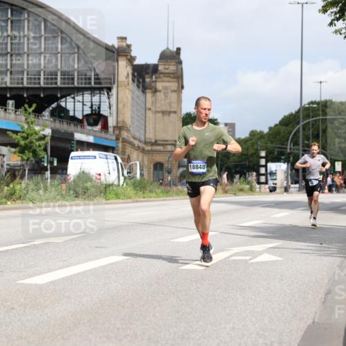 29.06.2025 - hella hamburg halbmarathon Yannick Fuchs http://msf.ph/oto/8155399 29.06.2025 10:15:39 20KM 54, 9255, 11829, 12678, 16245, 18848 meine-sportfotos.de