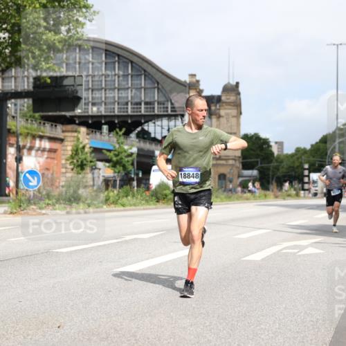 29.06.2025 - hella hamburg halbmarathon Yannick Fuchs http://msf.ph/oto/8155412 29.06.2025 10:15:40 20KM 54, 9255, 11829, 12678, 14302, 16245, 18848 meine-sportfotos.de