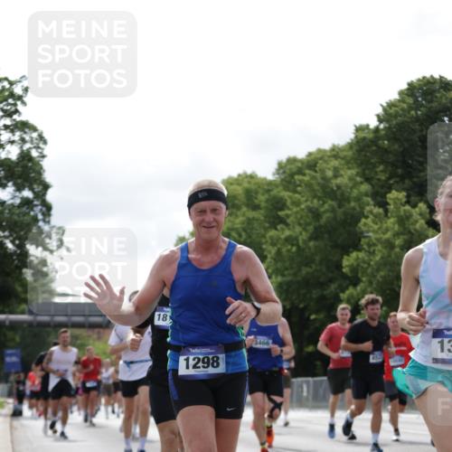 29.06.2025 - hella hamburg halbmarathon Jannik Wohlers http://msf.ph/oto/8155413 29.06.2025 10:16:48 Lombardsbrücke 1083, 1137, 1298, 1331, 1348, 1356, 1477, 1553, 2225, 2908, 3210, 3464, 3466, 3622, 5023, 5390, 5929, 5930, 5995, 6126, 6128, 6522, 7257, 7345, 7376, 7445, 7647, 7945, 8253, 8263, 8558, 8983, 9152, 9259, 9647, 10377, 10460, 10592, 10735, 11102, 12042, 12043, 12100, 12166, 13605, 14199, 14597, 14950, 15140, 15293, 15465, 16447, 16704, 16817, 17010, 17058, 17661, 17741, 17984, 18108, 18344, 18571 meine-sportfotos.de