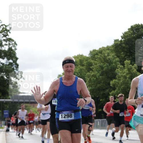 29.06.2025 - hella hamburg halbmarathon Jannik Wohlers http://msf.ph/oto/8155422 29.06.2025 10:16:48 Lombardsbrücke 1083, 1137, 1298, 1331, 1348, 1356, 1477, 1553, 2225, 2908, 3210, 3464, 3466, 3622, 5023, 5390, 5929, 5930, 5995, 6126, 6128, 6522, 7257, 7345, 7376, 7445, 7647, 7945, 8253, 8263, 8558, 8983, 9152, 9259, 9647, 10377, 10460, 10592, 10735, 11102, 12042, 12043, 12100, 12166, 13605, 14199, 14597, 14950, 15140, 15293, 15465, 16447, 16704, 16817, 17010, 17058, 17661, 17741, 17984, 18108, 18344, 18571 meine-sportfotos.de