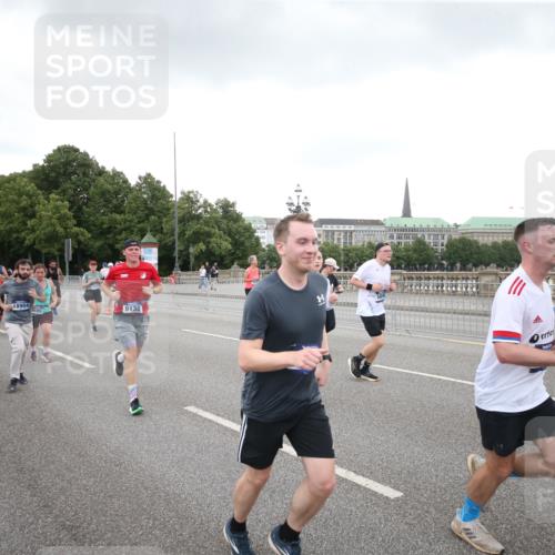 29.06.2025 - hella hamburg halbmarathon Jannik Wohlers http://msf.ph/oto/8155425 29.06.2025 10:53:42 Lombardsbrücke 1017, 1263, 1744, 1779, 1789, 2372, 2600, 2761, 2854, 3079, 3187, 3188, 3249, 3465, 3467, 3557, 4323, 4685, 4838, 5514, 5804, 5817, 5898, 5964, 6192, 6468, 6583, 6987, 6988, 7874, 8867, 8924, 9138, 9203, 9503, 10207, 11390, 11472, 11769, 11785, 11830, 12283, 12429, 12611, 12898, 13034, 13350, 13368, 13850, 14171, 14177, 14386, 14416, 14596, 14665, 14904, 15318, 15791, 16117, 16628, 16691, 16839, 16888, 16930, 17487, 17622, 18093, 18348, 18365, 18431, 18904, 19019 meine-sportfotos.de