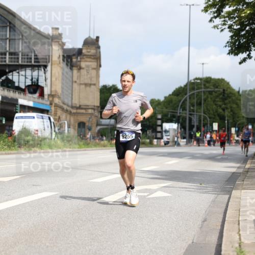 29.06.2025 - hella hamburg halbmarathon Yannick Fuchs http://msf.ph/oto/8155434 29.06.2025 10:15:41 20KM 54, 9255, 11829, 12678, 14302, 16245, 18848 meine-sportfotos.de