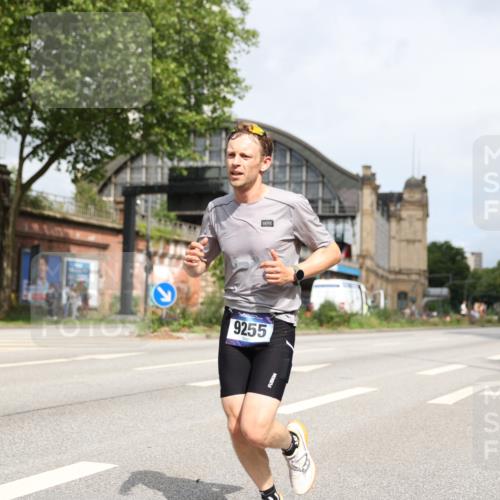29.06.2025 - hella hamburg halbmarathon Yannick Fuchs http://msf.ph/oto/8155449 29.06.2025 10:15:43 20KM 54, 9255, 11829, 12678, 14302, 16245, 18848 meine-sportfotos.de