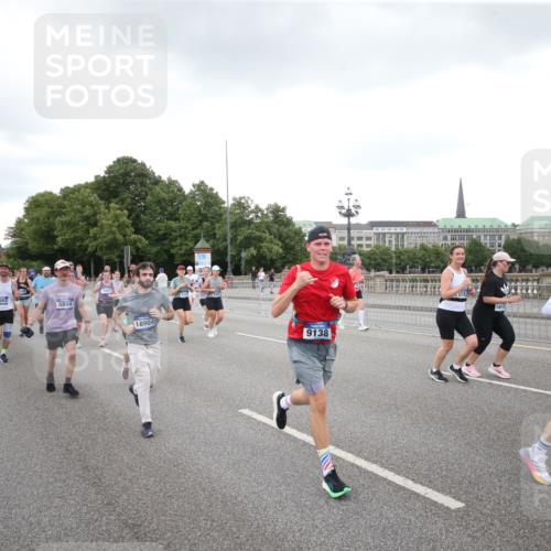 29.06.2025 - hella hamburg halbmarathon Jannik Wohlers http://msf.ph/oto/8155453 29.06.2025 10:53:43 Lombardsbrücke 1017, 1263, 1744, 1762, 1779, 1789, 2372, 2600, 2761, 2854, 3079, 3187, 3188, 3249, 3465, 3467, 3557, 4323, 4685, 4838, 5514, 5804, 5817, 5898, 6192, 6468, 6583, 6987, 6988, 7498, 7874, 7946, 8867, 9138, 9203, 10207, 11472, 11769, 11785, 11830, 12283, 12429, 12611, 12898, 12923, 13034, 13350, 13368, 13850, 14171, 14177, 14386, 14416, 14596, 14904, 15318, 15791, 16117, 16628, 16691, 16839, 16888, 16930, 17487, 17622, 18093, 18348, 18365, 18431, 18904, 19019 meine-sportfotos.de