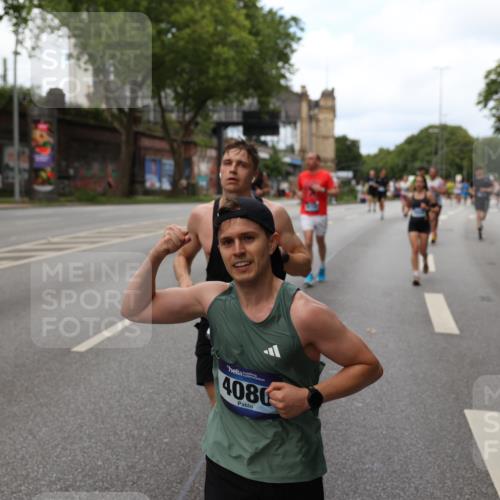 29.06.2025 - hella hamburg halbmarathon Yannick Fuchs http://msf.ph/oto/8155454 29.06.2025 10:38:03 20KM 3109, 3116, 3124, 3146, 3437, 3697, 3928, 4080, 5506, 5692, 6495, 7093, 7185, 7451, 8664, 8900, 9043, 9114, 9931, 10237, 10246, 10493, 11153, 11648, 11778, 11848, 12327, 12438, 12623, 12657, 12776, 13348, 13897, 14690, 15383, 15932, 16105, 16648, 16720, 16997, 17391, 17403, 17516, 18678, 18775, 19038, 19051, 19090 meine-sportfotos.de