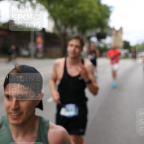 29.06.2025 - hella hamburg halbmarathon Yannick Fuchs http://msf.ph/oto/8155459 29.06.2025 10:38:03 20KM 3109, 3116, 3124, 3146, 3437, 3697, 3928, 4080, 5506, 5692, 6495, 7093, 7185, 7451, 8664, 8900, 9043, 9114, 9931, 10237, 10246, 10493, 11153, 11648, 11778, 11848, 12327, 12438, 12623, 12657, 12776, 13348, 13897, 14690, 15383, 15932, 16105, 16648, 16720, 16997, 17391, 17403, 17516, 18678, 18775, 19038, 19051, 19090 meine-sportfotos.de