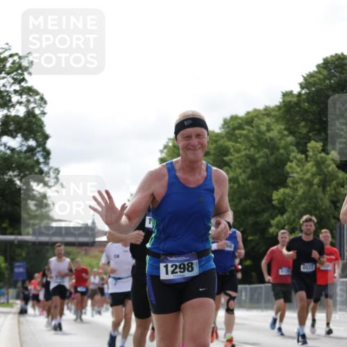 29.06.2025 - hella hamburg halbmarathon Jannik Wohlers http://msf.ph/oto/8155460 29.06.2025 10:16:48 Lombardsbrücke 1083, 1137, 1298, 1331, 1348, 1356, 1477, 1553, 2225, 2908, 3210, 3464, 3466, 3622, 5023, 5390, 5929, 5930, 5995, 6126, 6128, 6522, 7257, 7345, 7376, 7445, 7647, 7945, 8253, 8263, 8558, 8983, 9152, 9259, 9647, 10377, 10460, 10592, 10735, 11102, 12042, 12043, 12100, 12166, 13605, 14199, 14597, 14950, 15140, 15293, 15465, 16447, 16704, 16817, 17010, 17058, 17661, 17741, 17984, 18108, 18344, 18571 meine-sportfotos.de