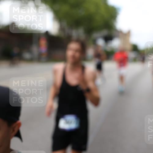 29.06.2025 - hella hamburg halbmarathon Yannick Fuchs http://msf.ph/oto/8155462 29.06.2025 10:38:03 20KM 3109, 3116, 3124, 3146, 3437, 3697, 3928, 4080, 5506, 5692, 6495, 7093, 7185, 7451, 8664, 8900, 9043, 9114, 9931, 10237, 10246, 10493, 11153, 11648, 11778, 11848, 12327, 12438, 12623, 12657, 12776, 13348, 13897, 14690, 15383, 15932, 16105, 16648, 16720, 16997, 17391, 17403, 17516, 18678, 18775, 19038, 19051, 19090 meine-sportfotos.de