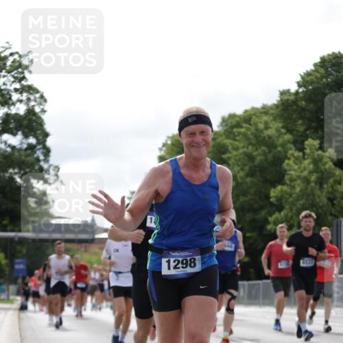 29.06.2025 - hella hamburg halbmarathon Jannik Wohlers http://msf.ph/oto/8155471 29.06.2025 10:16:48 Lombardsbrücke 1083, 1137, 1298, 1331, 1348, 1356, 1477, 1553, 2225, 2908, 3210, 3464, 3466, 3622, 5023, 5390, 5929, 5930, 5995, 6126, 6128, 6522, 7257, 7345, 7376, 7445, 7647, 7945, 8253, 8263, 8558, 8983, 9152, 9259, 9647, 10377, 10460, 10592, 10735, 11102, 12042, 12043, 12100, 12166, 13605, 14199, 14597, 14950, 15140, 15293, 15465, 16447, 16704, 16817, 17010, 17058, 17661, 17741, 17984, 18108, 18344, 18571 meine-sportfotos.de