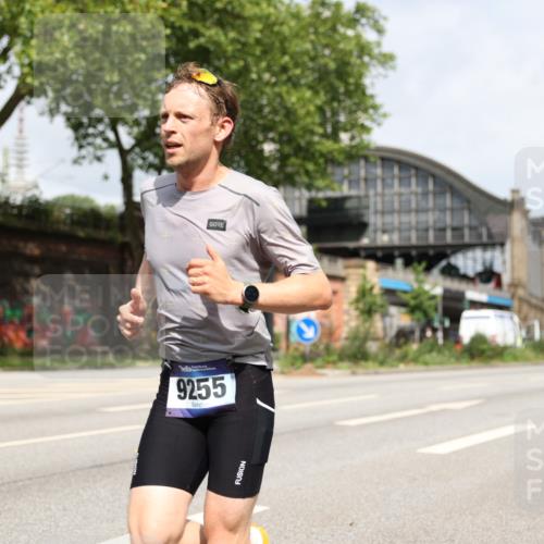 29.06.2025 - hella hamburg halbmarathon Yannick Fuchs http://msf.ph/oto/8155476 29.06.2025 10:15:43 20KM 54, 9255, 11829, 12678, 14302, 16245, 18848 meine-sportfotos.de