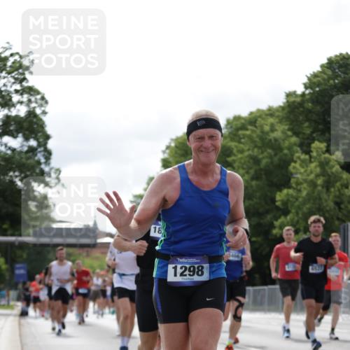29.06.2025 - hella hamburg halbmarathon Jannik Wohlers http://msf.ph/oto/8155477 29.06.2025 10:16:48 Lombardsbrücke 1083, 1137, 1298, 1331, 1348, 1356, 1477, 1553, 2225, 2908, 3210, 3464, 3466, 3622, 5023, 5390, 5929, 5930, 5995, 6126, 6128, 6522, 7257, 7345, 7376, 7445, 7647, 7945, 8253, 8263, 8558, 8983, 9152, 9259, 9647, 10377, 10460, 10592, 10735, 11102, 12042, 12043, 12100, 12166, 13605, 14199, 14597, 14950, 15140, 15293, 15465, 16447, 16704, 16817, 17010, 17058, 17661, 17741, 17984, 18108, 18344, 18571 meine-sportfotos.de