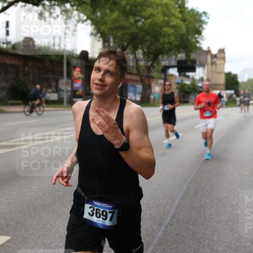 29.06.2025 - hella hamburg halbmarathon Yannick Fuchs http://msf.ph/oto/8155483 29.06.2025 10:38:04 20KM 3109, 3116, 3124, 3146, 3437, 3697, 3928, 4080, 5506, 5692, 6495, 7093, 7185, 7451, 8218, 8664, 8900, 9043, 9114, 9931, 10246, 10493, 11153, 11648, 11778, 11848, 12327, 12438, 12623, 12657, 13348, 13897, 14690, 15383, 15932, 16105, 16648, 16720, 16997, 17391, 17403, 17516, 18678, 18775, 18942, 19051, 19090 meine-sportfotos.de