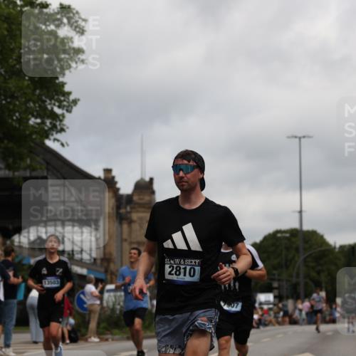 29.06.2025 - hella hamburg halbmarathon Yannick Fuchs http://msf.ph/oto/8155489 29.06.2025 10:58:15 20KM 2810, 3919, 4542, 6100, 7042, 7907, 8171, 8810, 8890, 9680, 9816, 10694, 11960, 12479, 12646, 13503, 13542, 13901, 14225, 14822, 14970, 15698, 15797, 16594, 16753, 17112, 17150, 17533, 17685, 17686, 18321, 18395, 18581, 18739, 19240 meine-sportfotos.de