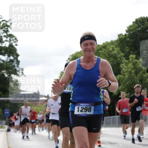 29.06.2025 - hella hamburg halbmarathon Jannik Wohlers http://msf.ph/oto/8155509 29.06.2025 10:16:48 Lombardsbrücke 1083, 1137, 1298, 1331, 1348, 1356, 1477, 1553, 2225, 2908, 3210, 3464, 3466, 3622, 5023, 5390, 5929, 5930, 5995, 6126, 6128, 6522, 7257, 7345, 7376, 7445, 7647, 7945, 8253, 8263, 8558, 8983, 9152, 9259, 9647, 10377, 10460, 10592, 10735, 11102, 12042, 12043, 12100, 12166, 13605, 14199, 14597, 14950, 15140, 15293, 15465, 16447, 16704, 16817, 17010, 17058, 17661, 17741, 17984, 18108, 18344, 18571 meine-sportfotos.de
