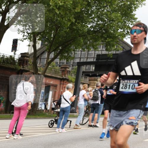 29.06.2025 - hella hamburg halbmarathon Yannick Fuchs http://msf.ph/oto/8155510 29.06.2025 10:58:15 20KM 2810, 3919, 4542, 6100, 7042, 7907, 8171, 8810, 8890, 9680, 9816, 10694, 11960, 12479, 12646, 13503, 13542, 13901, 14225, 14822, 14970, 15698, 15797, 16594, 16753, 17112, 17150, 17533, 17685, 17686, 18321, 18395, 18581, 18739, 19240 meine-sportfotos.de