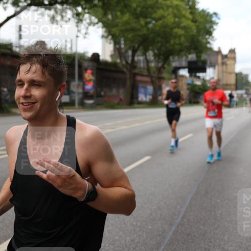 29.06.2025 - hella hamburg halbmarathon Yannick Fuchs http://msf.ph/oto/8155521 29.06.2025 10:38:04 20KM 3109, 3116, 3124, 3146, 3437, 3697, 3928, 4080, 5506, 5692, 6495, 7093, 7185, 7451, 8218, 8664, 8900, 9043, 9114, 9931, 10246, 10493, 11153, 11648, 11778, 11848, 12327, 12438, 12623, 12657, 13348, 13897, 14690, 15383, 15932, 16105, 16648, 16720, 16997, 17391, 17403, 17516, 18678, 18775, 18942, 19051, 19090 meine-sportfotos.de