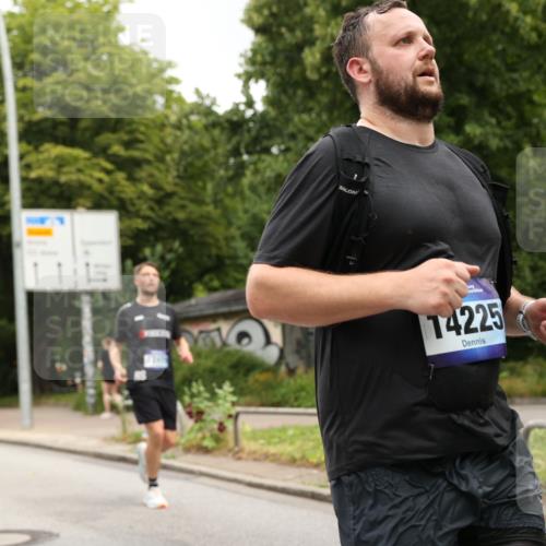 29.06.2025 - hella hamburg halbmarathon Yannick Fuchs http://msf.ph/oto/8155563 29.06.2025 10:58:16 20KM 2810, 3919, 4542, 6100, 7042, 7907, 8171, 8810, 8890, 9254, 9680, 9816, 10694, 11960, 12479, 12646, 13503, 13542, 13901, 14225, 14822, 14970, 15698, 15797, 16594, 16753, 17112, 17150, 17533, 18321, 18395, 18739, 19240 meine-sportfotos.de